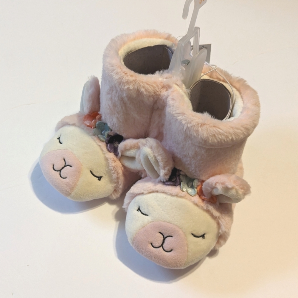 Girls Cat & Jack Super Fuzzy Pink Llama Slippers. Size: S(5/6) NWT